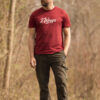 27Wraps Curved T-Shirt burgundy mit 27Wraps Schriftzug auf der Brust. Ein elegantes T-Shirt für Karpfenangler, ein tolles Angler Geschenk.