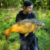 27Wraps Snapback Cap für Karpfenangler mit elegantem Druck. Diese Karpfen Cap macht jedem Angler Freude und ist ein tolles Geschenk für Angler.