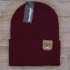 Burgundrote Karpfen Mütze: die 27Wraps Spod Logo Beanie ist ein tolles Geschenk für Karpfenangler. Beanies für Angler hier bestellen.