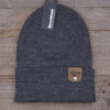 Graue Karpfen Mütze: die 27Wraps Spod Logo Beanie ist ein tolles Geschenk für Karpfenangler. Beanies für Angler hier bestellen.