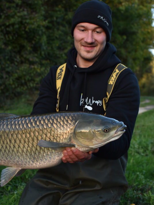 Hoodies für Karpfenangler bedruckt mit Anglerdesigns.