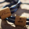 Be Water Armband für Karpfenangler aus Holz mit Gravur. Armbänder für Karpfenangler hier bestellen.