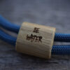 Be Water Armband für Karpfenangler aus Holz mit Gravur in blau. Armbänder für Karpfenangler hier bestellen.