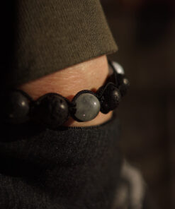 Black Aqua Edelstein Armband für Karpfenangler. Elegantes Lava Armband für Angler mit Lavaperlen und Aquamarin Edelsteinen. Carp Jewls sind Armbänder für Karpfenangler - ein besonderes Geschenk für Angler.