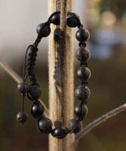 Black Lava Armband für Karpfenangler. Elegantes Armband zum Karpfenangeln mit Lavaperlen. Ein eleganten Perlenarmband für Karpfenangler - ein besonderes Geschenk für Karpfenangler.