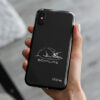 Bedruckte Handyhülle für Bootsangler. Handyhüllen mit Anglermotiven sind ist ein tolles Geschenk für Angler. Handyhüllen für Karpfenangler fürs Angeln vom Boot hier bestellen. Handyhülle Apple iPhone, Samsung Galaxy, Google Pixel und viele mehr!