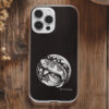 Bedruckte Handyhülle für Karpfenangler mit elegantem Karpfendesign. Handyhüllen mit Anglermotiven sind ist ein tolles Geschenk für Angler. Handyhüllen für Karpfenangler hier bestellen. Handyhülle Apple iPhone, Samsung Galaxy, Google Pixel und viele mehr!