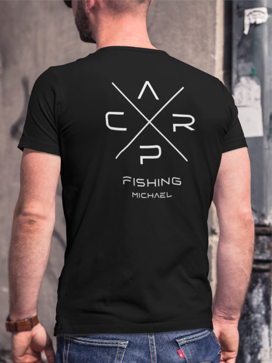 Bio Karpfen Shirt für Karpfenangler: Carp Fishing Shirt für Angler personalisiert mit deinem Wunschtext. Ein tolles Angler Geschenk.