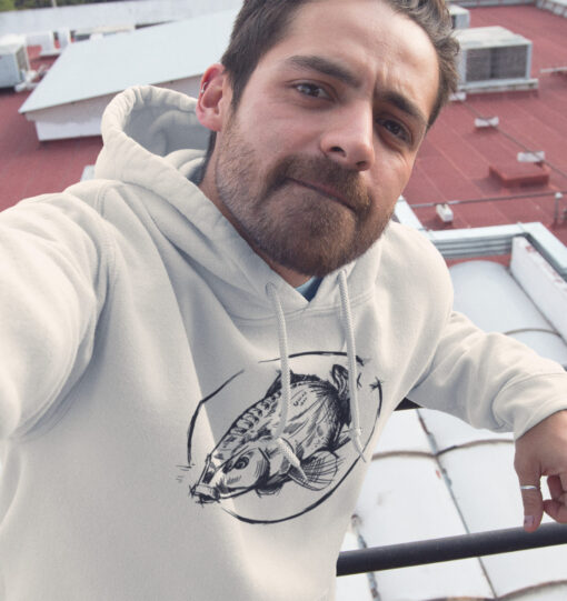 Hoodie fürs Karpfenangeln: der Carp Karpfen Hoodie für Karpfenangler. Ein tolles Geschenk für Angler. Bio Angler Hoodie hier bestellen.