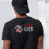 Bio Karpfen T-Shirt für Karpfenangler: Carp Life T-Shirt für Angler mit Rückendruck. Ein tolles Geschenk für Angler.