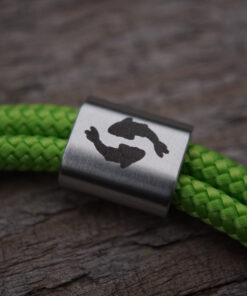 Carp Life Karpfen Armband für Angler in hellgrün mit hochwertiger Gravur. Tolle Armbänder für Angler - ein besonderes Geschenk für Angler.