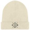 Carp Beanie mit Carp Stick für Karpfenangler in naturfarben aus bester Bio-Baumwolle. Eine tolle Angler Mütze und Geschenkidee für Angler.