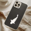Bedruckte Karpfen Handyhülle für Angler mit elegantem Karpfenmotiv. Handyhüllen mit Anglermotiven sind ein tolles Geschenk für Angler. Handyhüllen für Karpfenangler hier bestellen. Handyhülle Apple iPhone, Samsung Galaxy, Google Pixel und viele mehr!