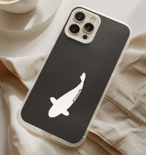 Bedruckte Karpfen Handyhülle für Angler mit elegantem Karpfenmotiv. Handyhüllen mit Anglermotiven sind ein tolles Geschenk für Angler. Handyhüllen für Karpfenangler hier bestellen. Handyhülle Apple iPhone, Samsung Galaxy, Google Pixel und viele mehr!