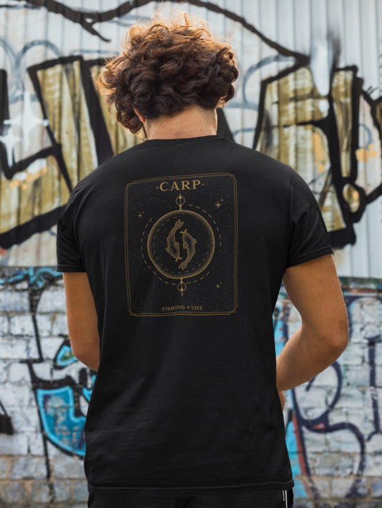 Bio Karpfen Shirt für Karpfenangler: Carp Fishing for Life T-Shirt für Angler. Ein tolles Angler Geschenk.