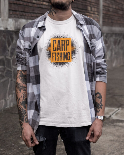 Bio T-Shirt für Karpfenangler: Carp fishing sprayed Bio Carp Shirt für Angler.