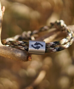 Carp Life Karpfen Armband für Angler in camouflage mit hochwertiger Gravur. Tolle Armbänder für Angler - ein besonderes Geschenk für Angler.