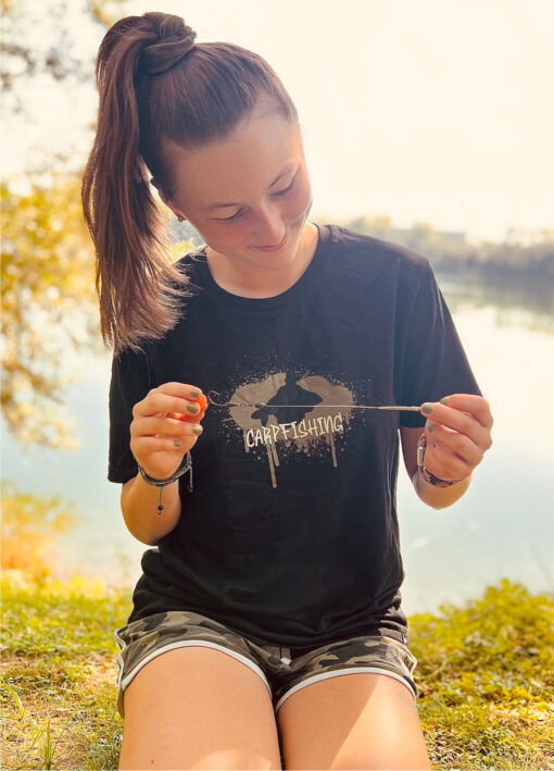 Carpfishing T-Shirt im urban style für Karpfenangler. Streetwear für Karpfenangler. Das unixsex T-Shirt für Angler und Anglerinnen.