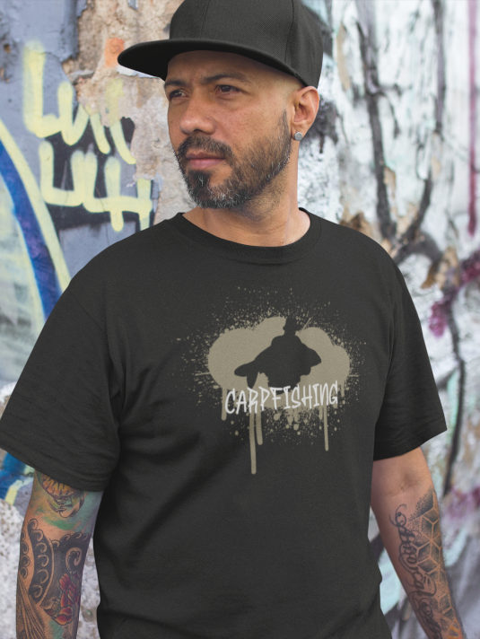 Carpfishing Graffiti T-Shirt im urban style für Karpfenangler. Streetwear für Karpfenangler.