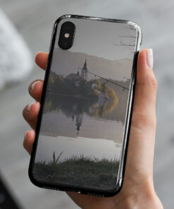 Handyhülle für Karpfenangler mit Foto vom Lake Bled: das perfekte Geschenk für Karpfenangler! Angeln am Bleder See als Motiv fürs Smartphone.
