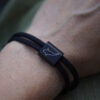 Cyprinus Karpfen Armband für Karpfenangler in schwarz mit hochwertiger Gravur. Tolle Armbänder für Angler - ein besonderes Geschenk für Angler.