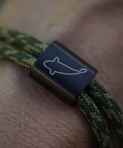 Cyprinus Karpfen Armband für Karpfenangler in snake/camo mit hochwertiger Gravur. Tolle Armbänder für Angler - ein besonderes Geschenk für Angler.