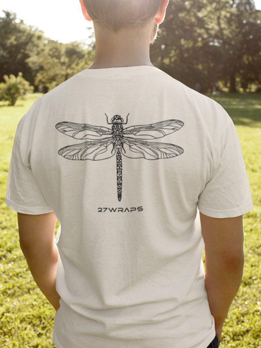 T-Shirts für Angler - tolle Angler Geschenke von 27Wraps. Das Dragonfly Shirt aus Bio Baumwolle ist ein tolles Geschenk für Karpfenangler.