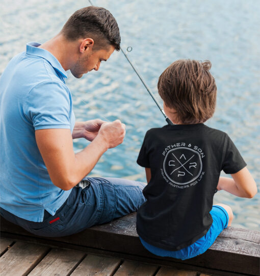 Carp Fishing Partners Kinder T-Shirt für Karpfenangler. Tolles Geschenk für angelnde Kinder.