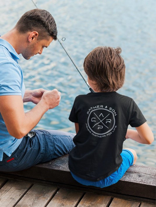 Carp Fishing Partners Kinder T-Shirt für Karpfenangler. Tolles Geschenk für angelnde Kinder.