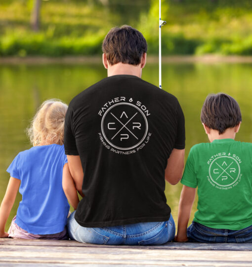 Carp Fishing Partners T-Shirt. Tolles Geschenk für angelnde Väter.