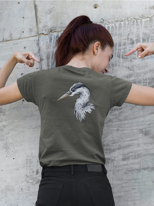 Graureiher Angler T-Shirt Damen mit Rückendruck für Karpfenanglerinnen. Streetwear für Karpfenangler. Graureiher T-Shirt für Naturfreunde.