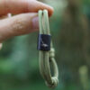Hookbait Graffiti Boilie Armband für Karpfenangler in helloliv mit hochwertiger Gravur. Tolle Armbänder für Angler - ein besonderes Geschenk für Angler.