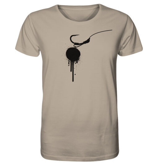Sandfarbenes Hookbait Graffiti T-Shirt für Karpfenangler. Bedruckte T-Shirts mit urbanen Karpfendesigns.