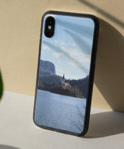 Handyhülle für Karpfenangler vom Lake Bled: das perfekte Geschenk für Karpfenangler! Angeln am Bleder See als Motiv fürs Smartphone.