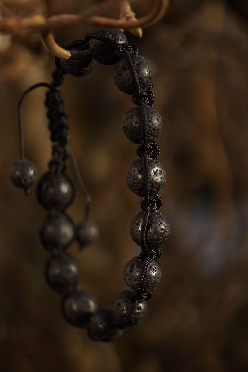 Lava Pure: Lava Armband für Karpfenangler. Elegantes Armband für Angler mit Lavaperlen. Carp Jewls sind Armbänder für Karpfenangler - ein besonderes Geschenk für Angler.