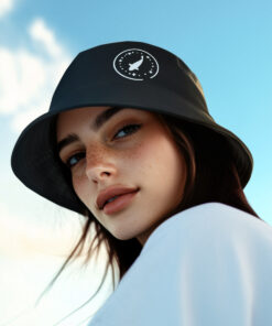 Moon Carp Bucket Hat für Karpfenangler: Anglerhut mit Stick für Karpfenangler. Besonderer Fischerhut aus Bio-Baumwolle mit elegantem Karpfen Stick. Ein toller Hut für Angler - ideal auch als Angler Geschenk.