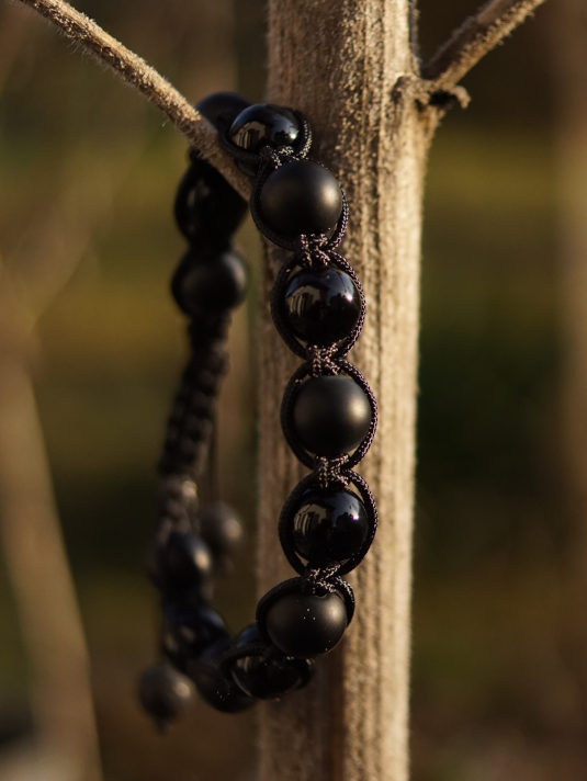 Onyx half n' half Armband für Karpfenangler. Elegantes Armband zum Karpfenangeln mit Onyx-Perlen. Ein eleganten Perlenarmband für Karpfenangler - ein besonderes Geschenk für Karpfenangler.