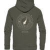Premium Bio Karpfen Hoodie für Karpfenangler: Moon Carp Hoodie für Karpfenangler mit Rückendruck in Olivgrün. Ein tolles Angler Geschenk.
