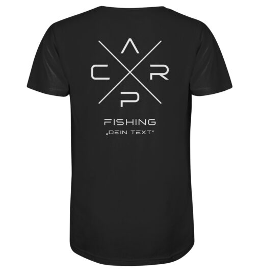 Schwarzes Carp Fishing Karpfen Shirt mit elegantem Rückendruck für Karpfenangler. Personalisiertes Karpfen Shirt für Angler. Ein tolles Geschenk für Angler.