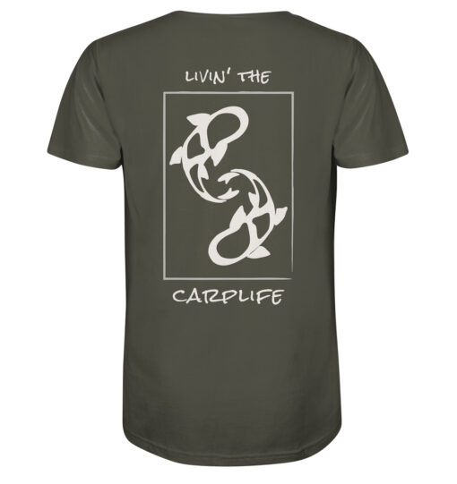 Bio Karpfen Shirt für Karpfenangler: olivgrünes Livin' the carplife Carp Shirt für Angler. Ein tolles Angler Geschenk.