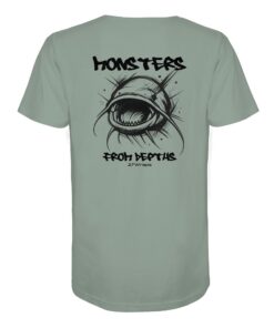 Monsters from depths T-Shirt für Welsangler: ein elegantes Wels Shirt für Angler mit Rückendruck in aloe. Ein besonderes Waller T-Shirt und eine originelle Geschenkidee für Welsangler.