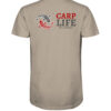 Bio Karpfen T-Shirt für Karpfenangler: sandfarbenes Carp Life T-Shirt für Angler mit Rückendruck.