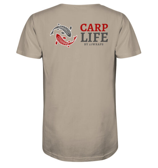 Bio Karpfen T-Shirt für Karpfenangler: sandfarbenes Carp Life T-Shirt für Angler mit Rückendruck.