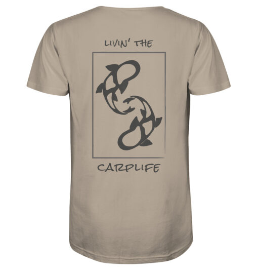 Bio Karpfen Shirt für Karpfenangler: braunes Livin' the carplife Carp Shirt für Angler. Ein tolles Angler Geschenk.