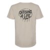 Catfishing 4 Life Graffiti T-Shirt für Welsangler: ein urbanes Wels Shirt für Angler mit Rückendruck in sandfarben. Ein besonderes Waller T-Shirt und eine tolle Geschenkidee für Welsangler.
