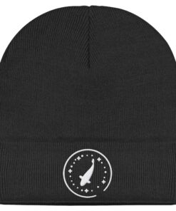 Moon Carp Beanie: schwarze Karpfen Mütze für Angler. Die Moon Carp Beanie ist ein tolles Geschenk für Karpfenangler. Beanies für Angler hier bestellen.