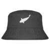 Carp Style Karpfen Bucket Hat für Karpfenangler in graphite grey: Anglerhut mit Stick für Karpfenangler. Besonderer Fischerhut aus Bio-Baumwolle mit elegantem Karpfen Stick. Ein toller Hut für Angler - ideal auch als Angler Geschenk.