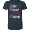 Lustiges Karpfen T-Shirt für Karpfenangler: graublaues Bio T-Shirt für Angler mit lustigem Druck: eat, sleep, spod, repeat.