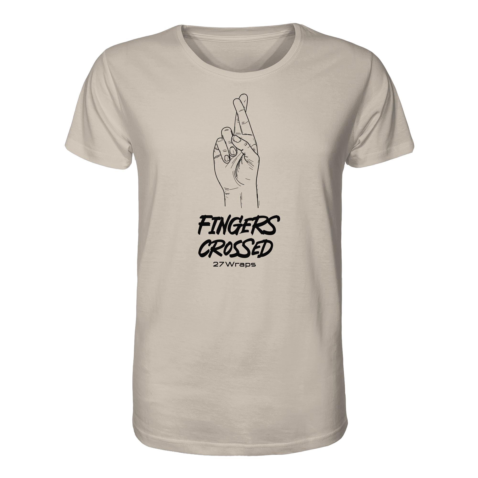 Fingers Crossed T-Shirt für Karpfenangler: ein cooles Karpfen Shirt für Karpfenangler mit Rückendruck in schwarz. Ein elegantes T-Shirt zum Karpfenangeln und eine besondere Geschenkidee für Karpfenangler.